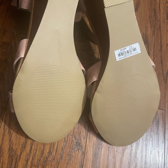 Woman’s wedge sandal - Picture 8 of 9